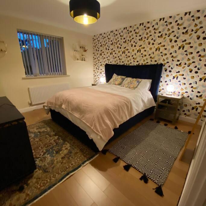 Luxury 4-5 Bed Home With Games Room And Balcony Newtown  Ngoại thất bức ảnh