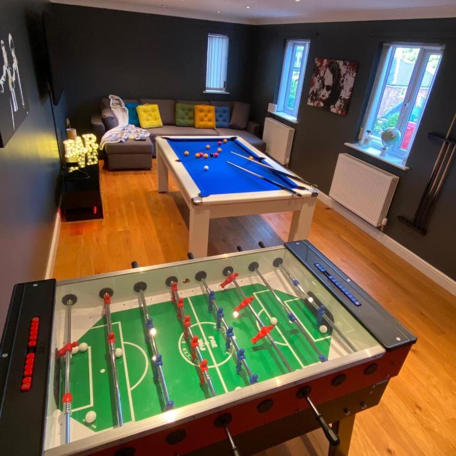 Luxury 4-5 Bed Home With Games Room And Balcony Newtown  Ngoại thất bức ảnh